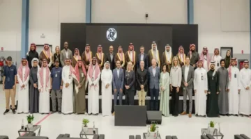 المركز الأول في الشرق الأوسط لتصنيع السيارات الكهربائية ينبض في السعودية ويعيد تشكيل سوق الطاقة النظيفة 1